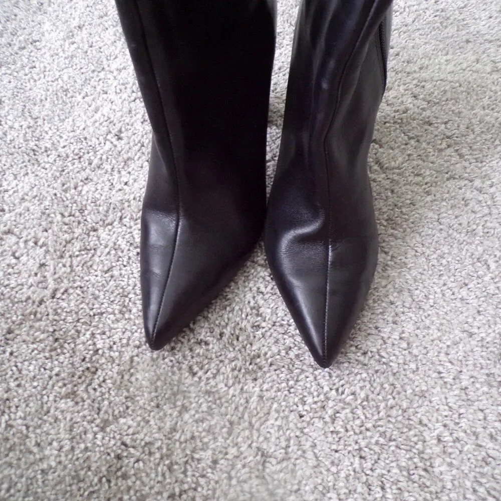 Schutz Black leather ankle boots 40